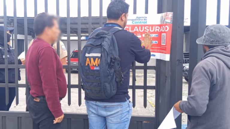 Clausuran concesionaria en Quito por falta de permisos