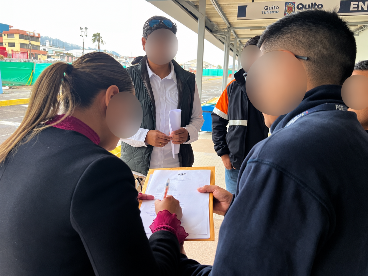 Municipio de Quito defiende transparencia de sus contratos tras allanamientos de Fiscalía