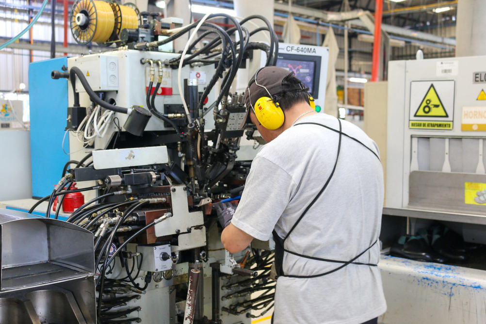 Gobierno anuncia que eliminará desconexiones eléctricas para grandes industrias desde noviembre