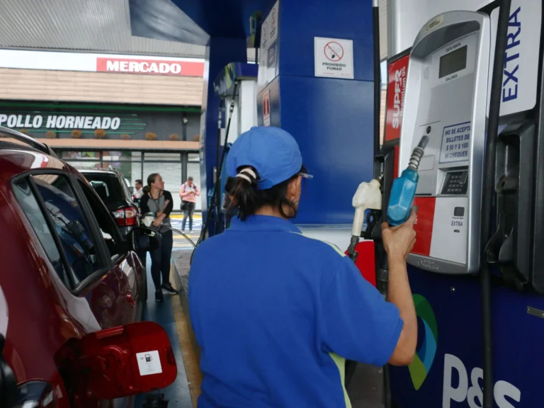 Gasolinas Extra y Ecopaís bajan a USD 3,17 desde este lunes