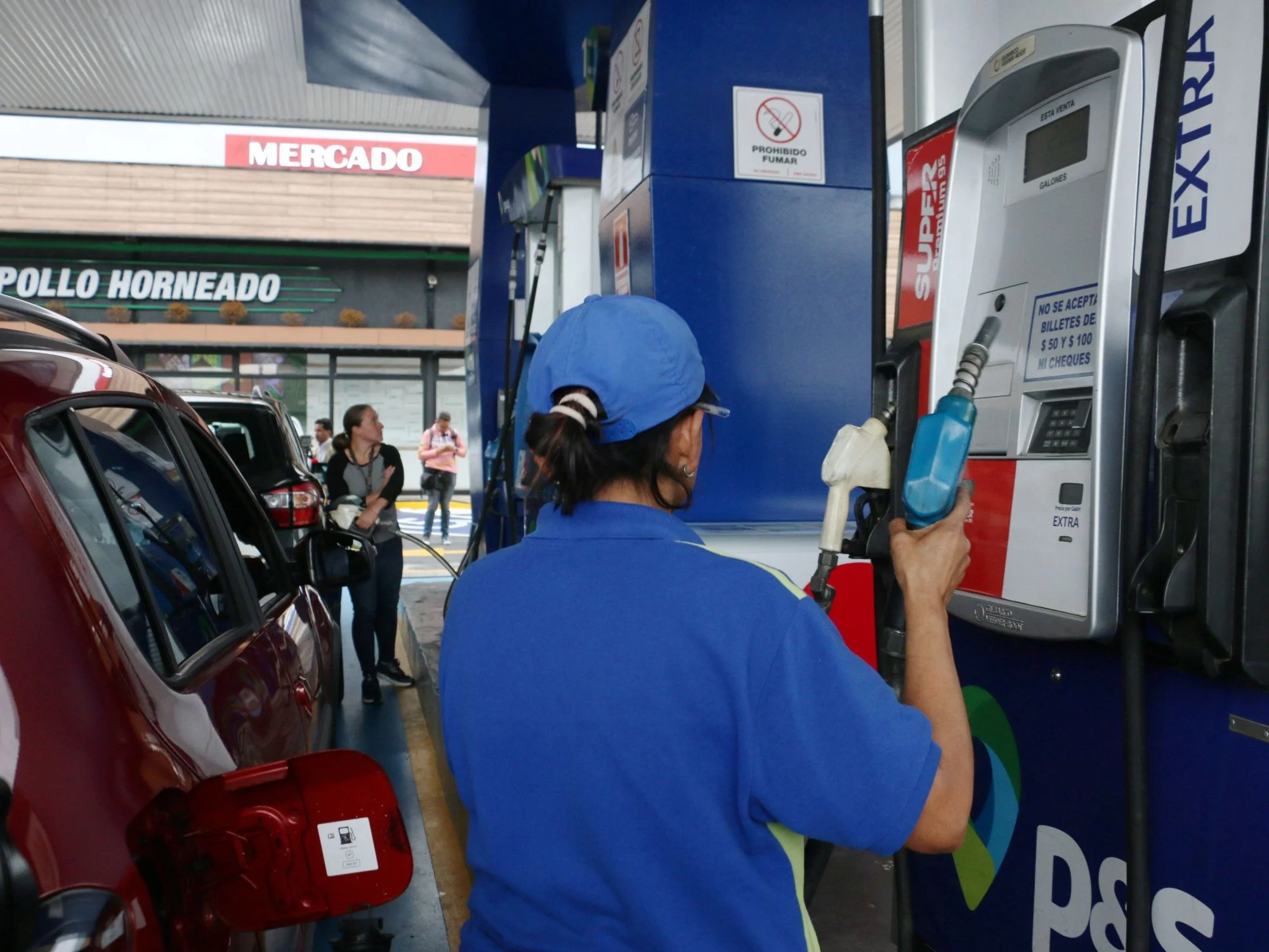 Gasolinas Extra y Ecopaís bajan a USD 3,17 desde este lunes